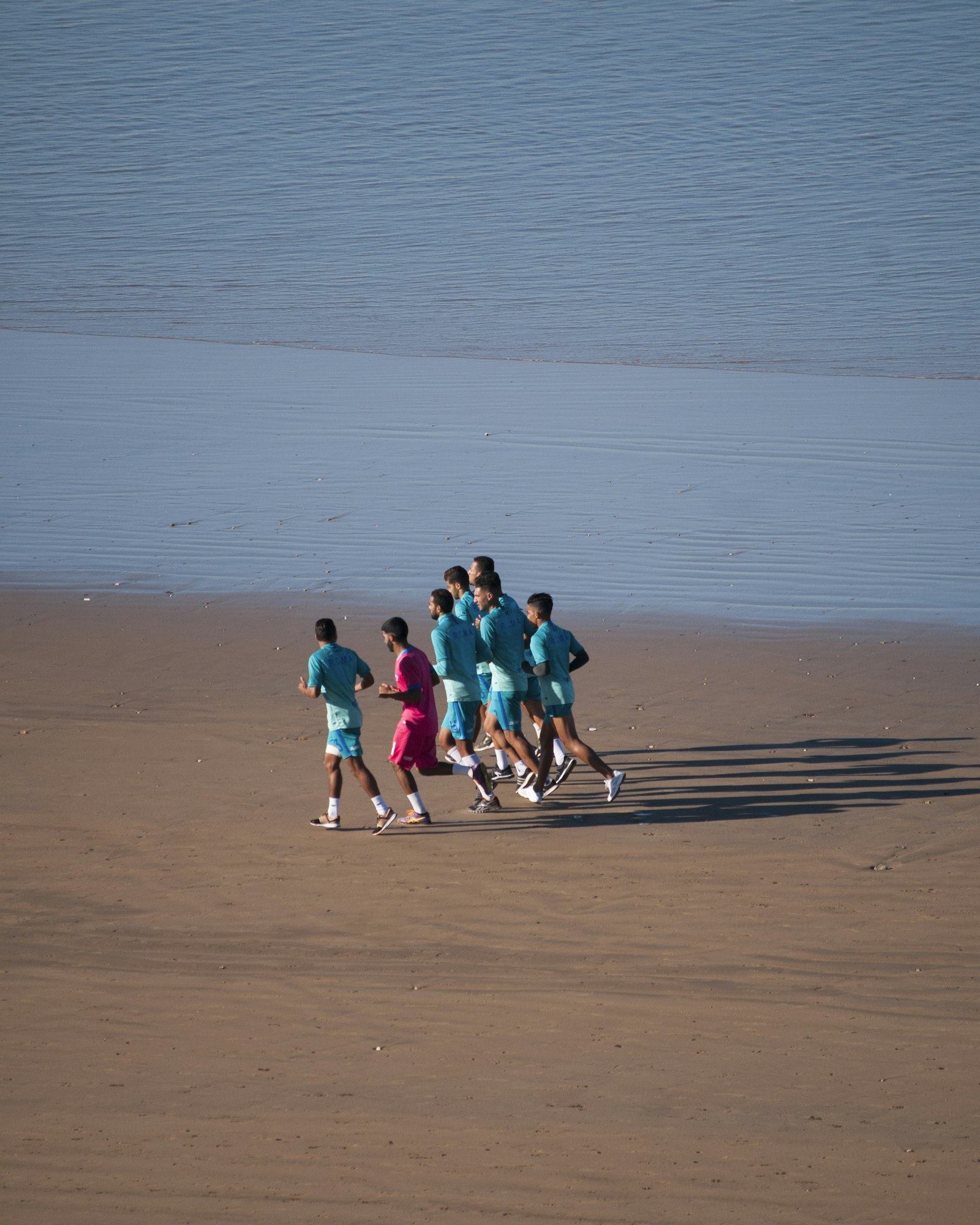 A group running together along the Walvis Bay shoreline at the Saturday parkrun